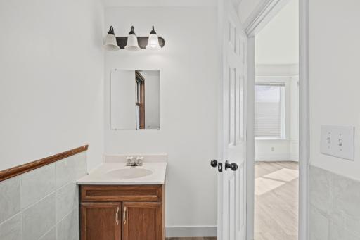 1227 Thomas Avenue, Saint Paul, MN 55104