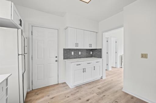 1227 Thomas Avenue, Saint Paul, MN 55104