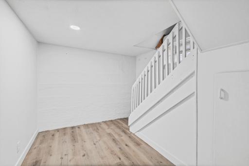 1227 Thomas Avenue, Saint Paul, MN 55104