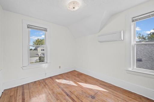 1227 Thomas Avenue, Saint Paul, MN 55104