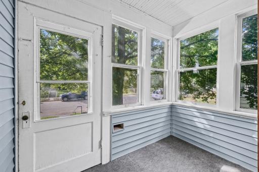 1227 Thomas Avenue, Saint Paul, MN 55104