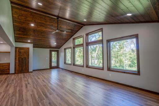 21000 Highway 9 NE, New London, MN 56273