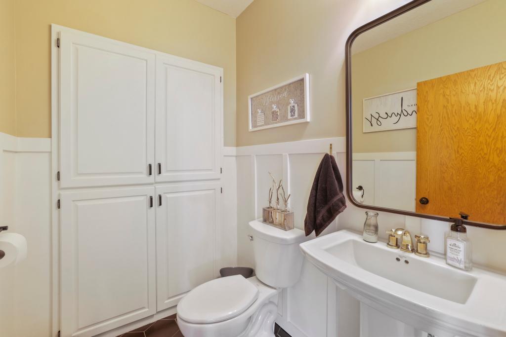 17500 82nd Ave N - MLS Sized - 023 - 23 Bathroom.jpg