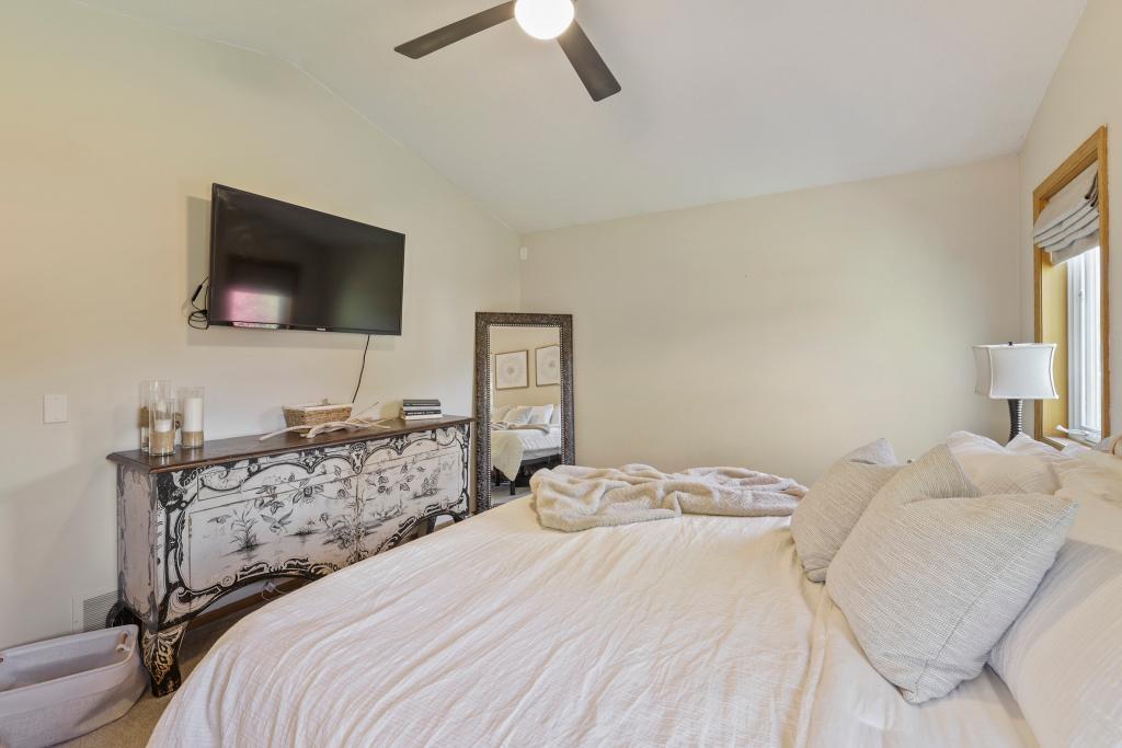 17500 82nd Ave N - MLS Sized - 015 - 15 Primary Bedroom.jpg