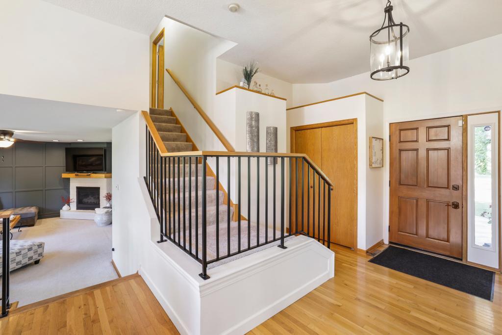 17500 82nd Ave N - MLS Sized - 002 - 02 Foyer.jpg