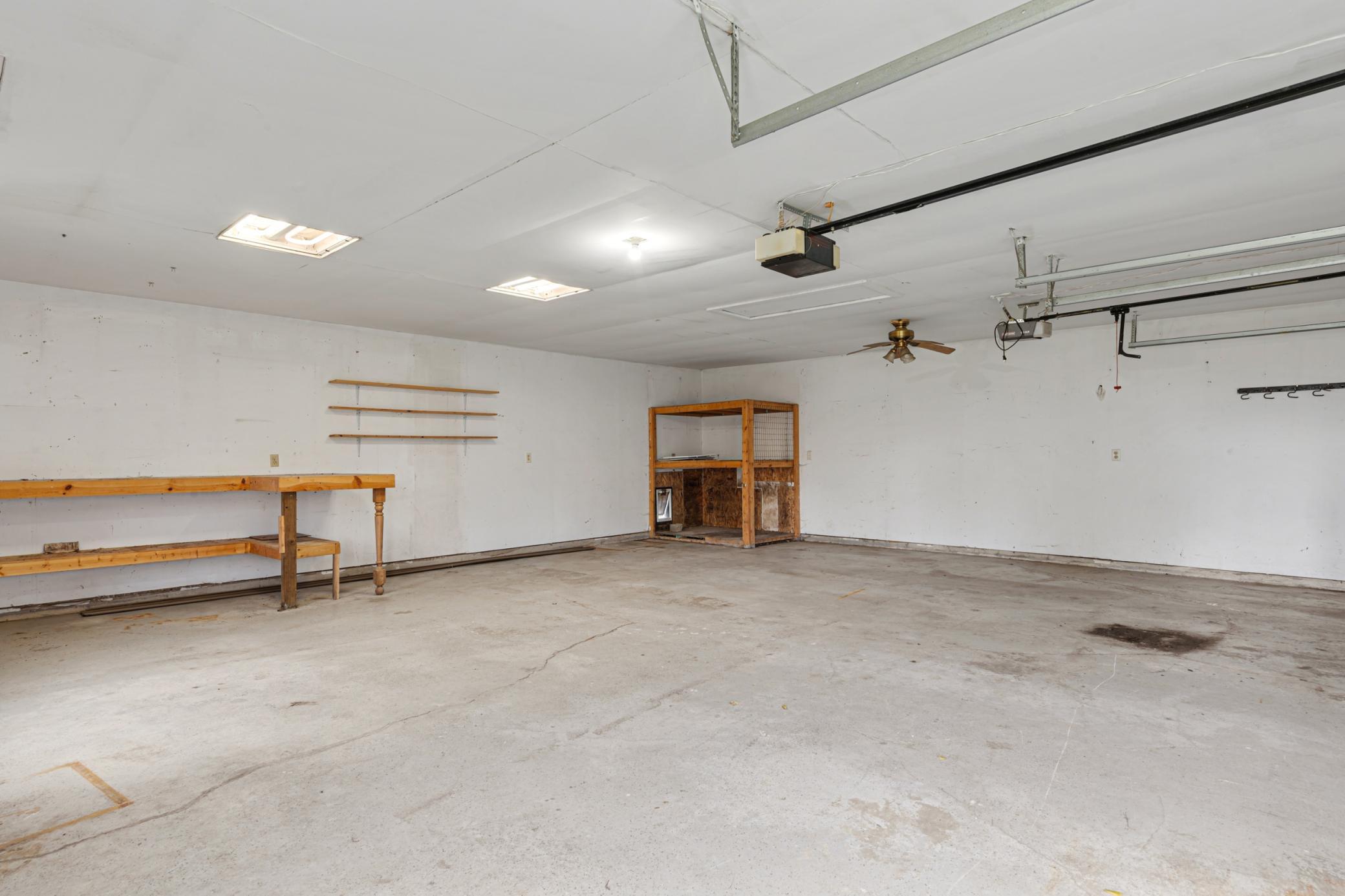 10 garage.jpg
