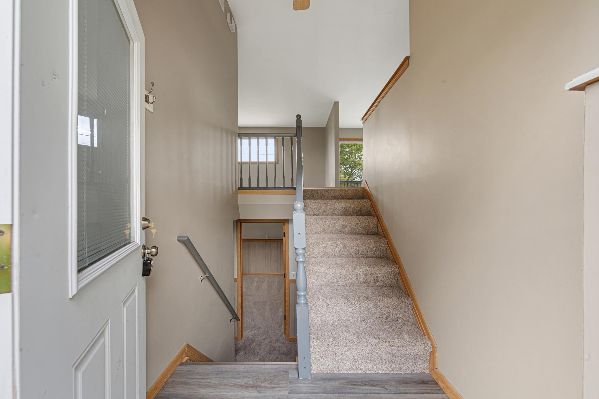 13 entry_foyer.jpg