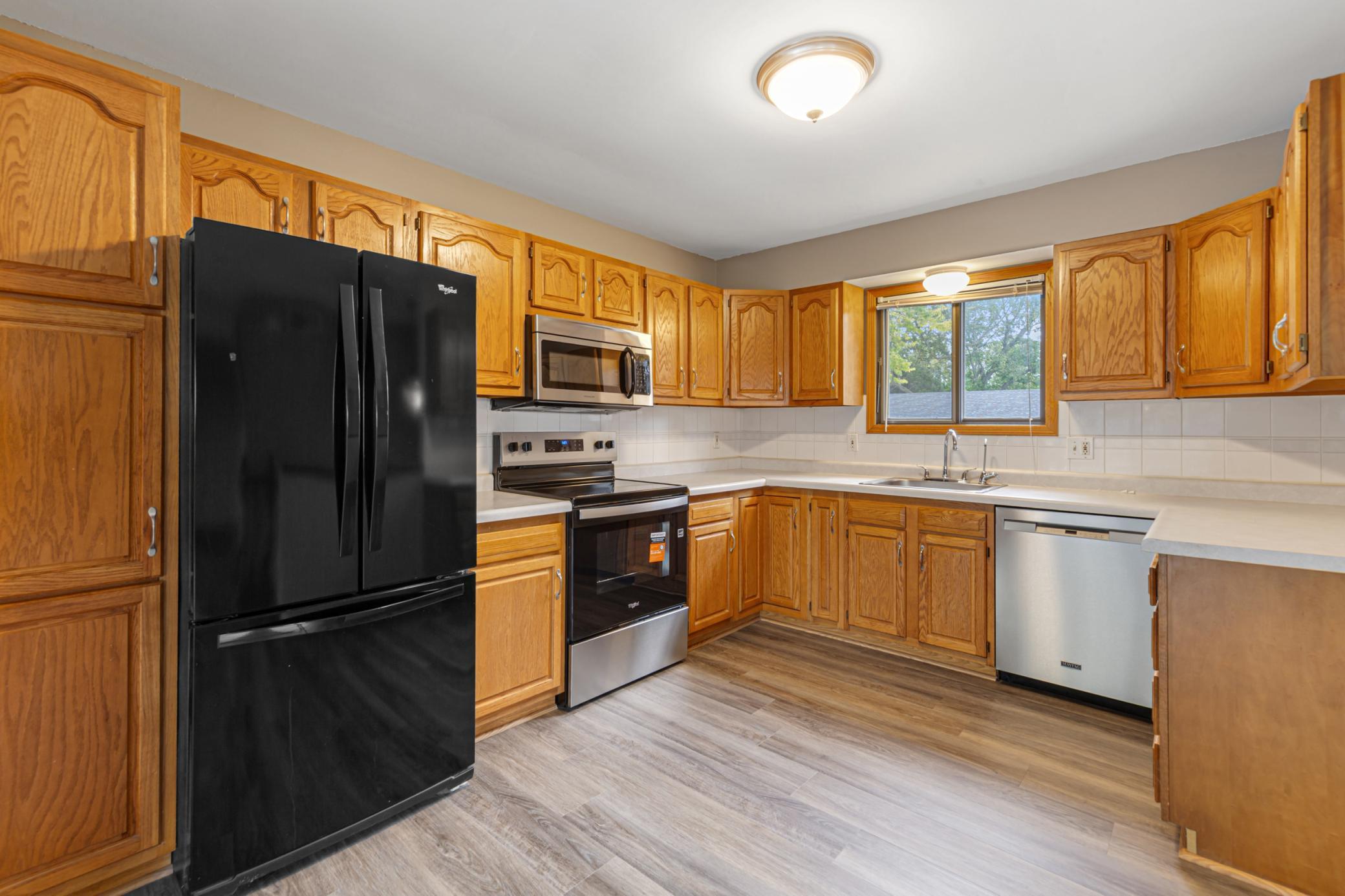 20 kitchen.jpg
