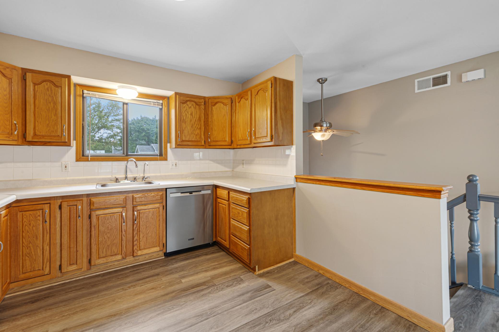 21 kitchen.jpg