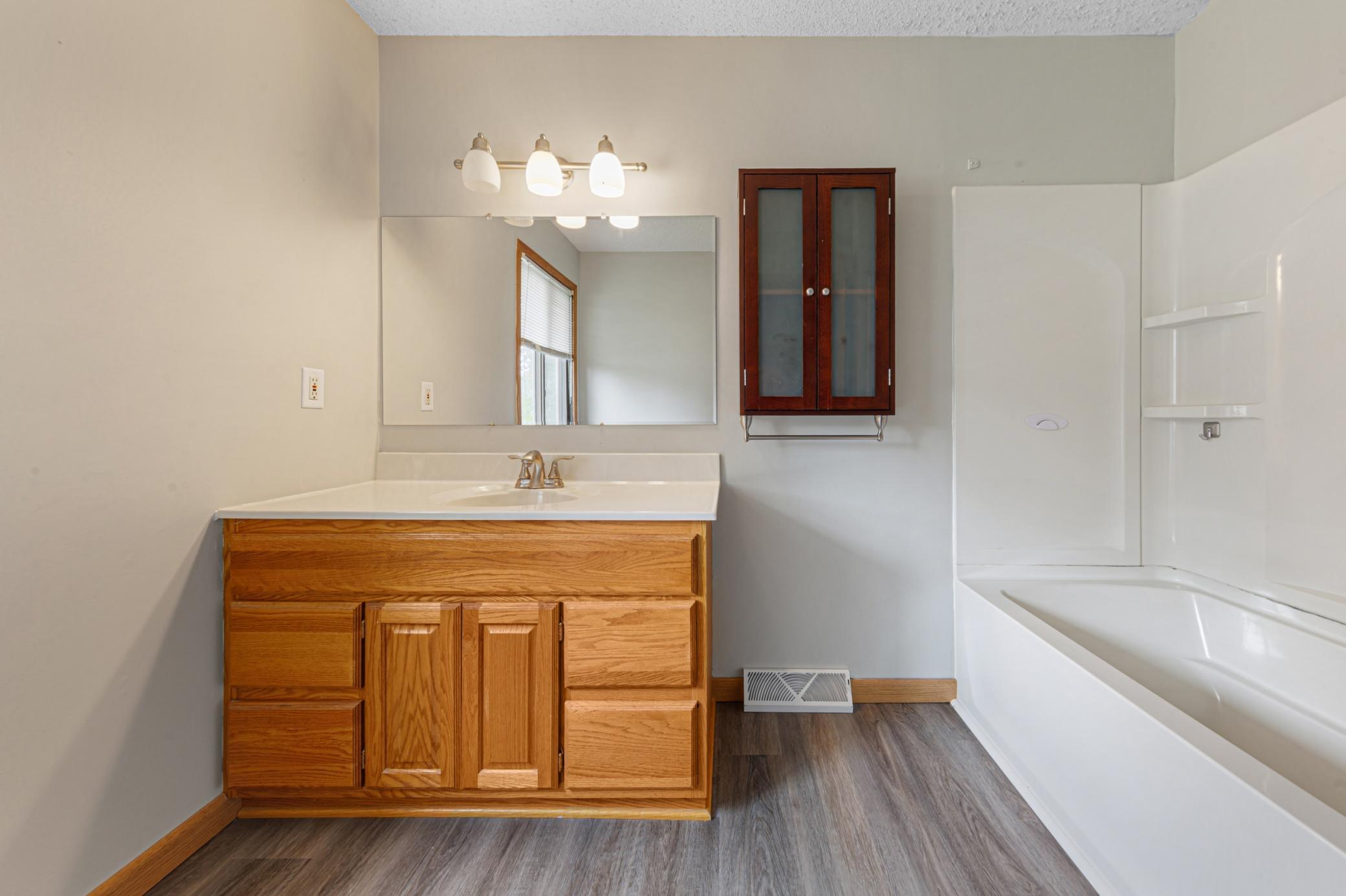 24 bathroom.jpg