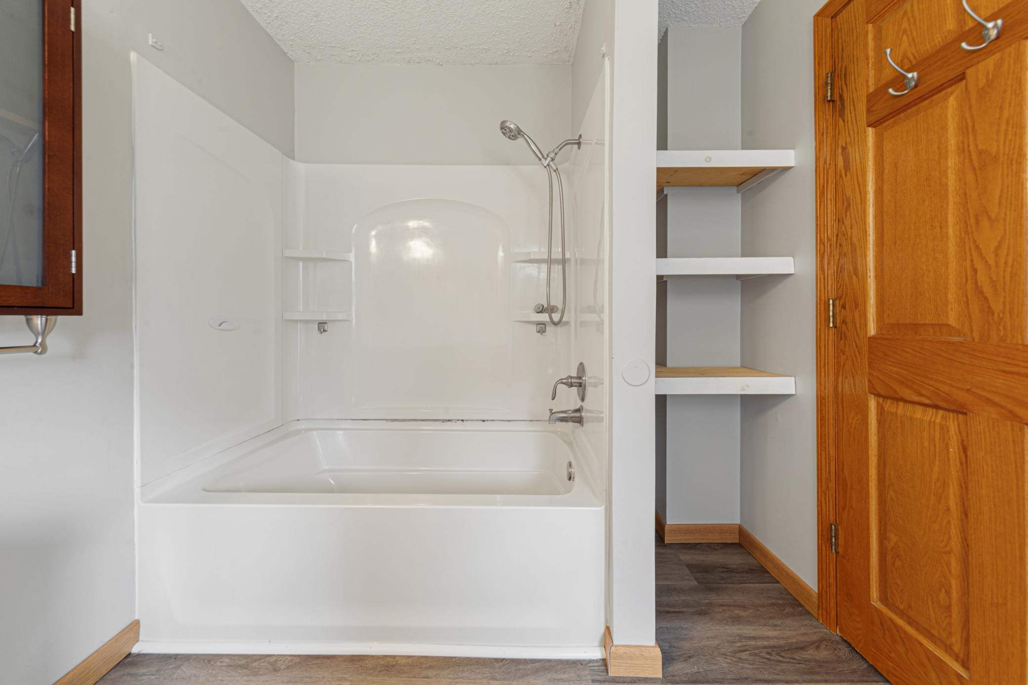 25 bathroom.jpg