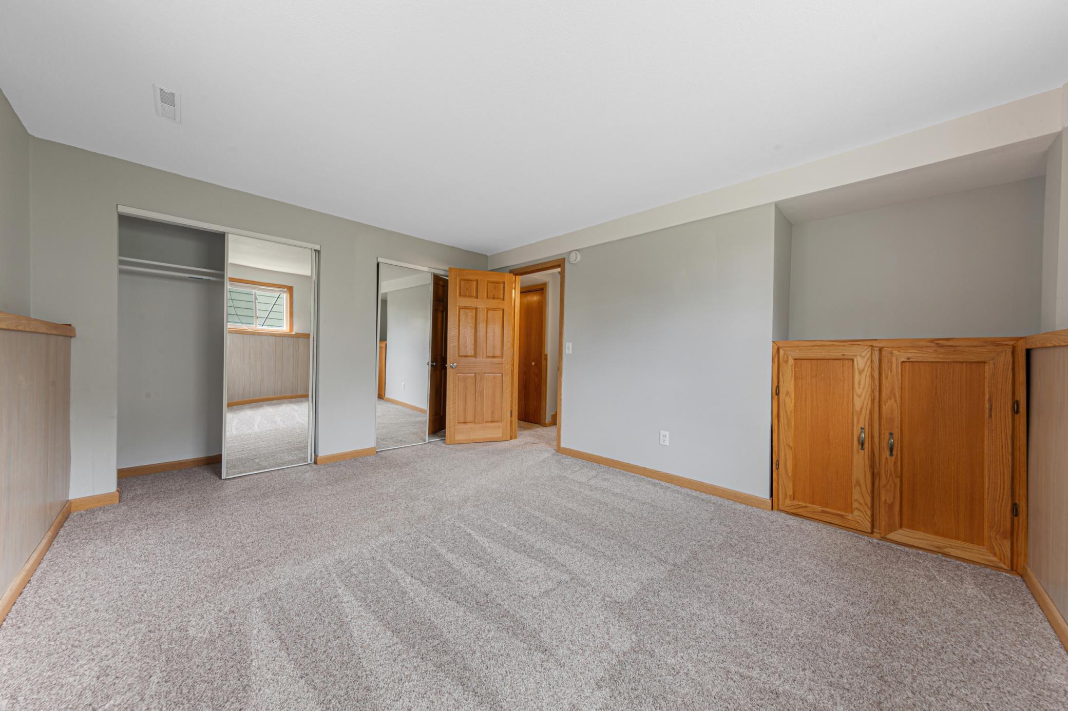27 main bedroom.jpg