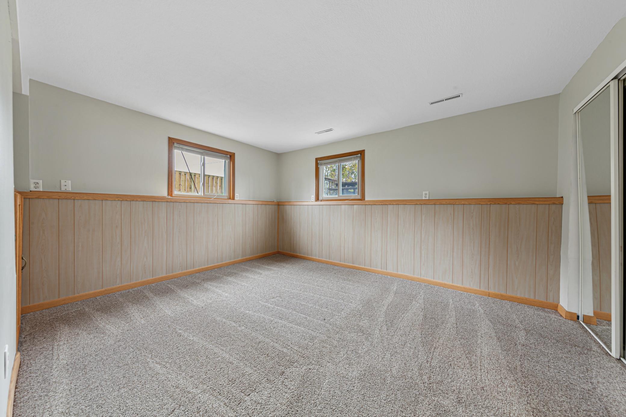 26 main bedroom.jpg