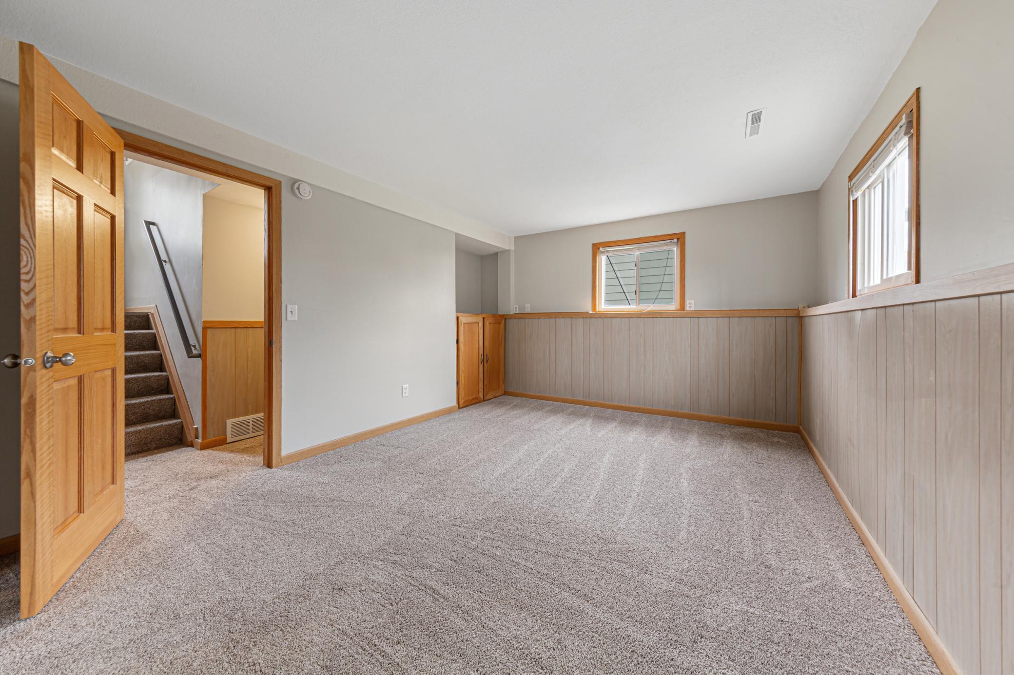 28 main bedroom.jpg
