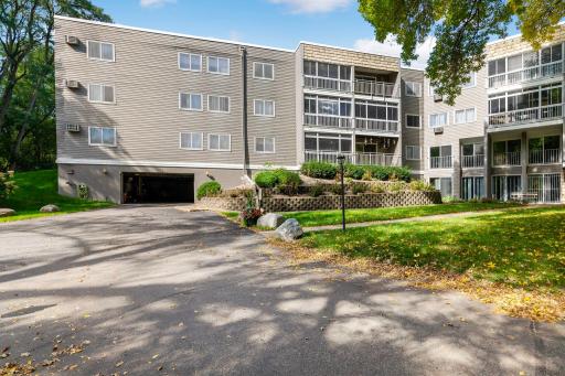 135 Viking Drive E, 117, Little Canada, MN 55117