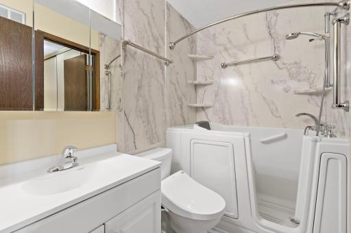 135 Viking Drive E, 117, Little Canada, MN 55117