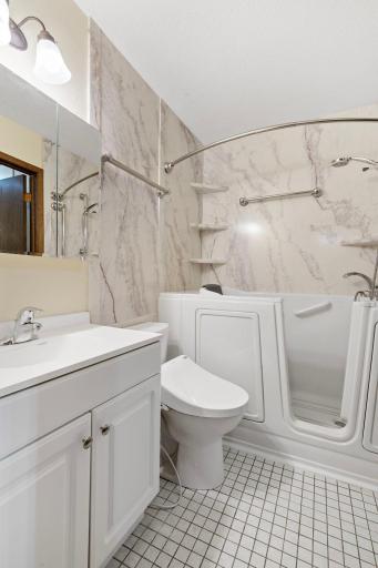 135 Viking Drive E, 117, Little Canada, MN 55117
