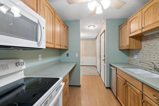 135 Viking Drive E, 117, Little Canada, MN 55117