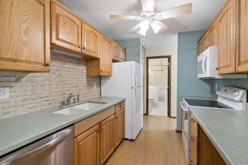 135 Viking Drive E, 117, Little Canada, MN 55117
