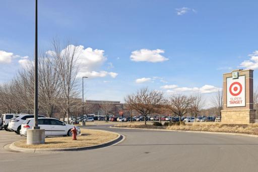 Easy access to Target, Cub Foods, restaurants and shopping!