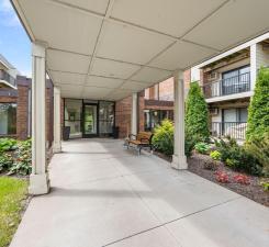 4 Pine Tree Drive, 212, Saint Paul, MN 55112