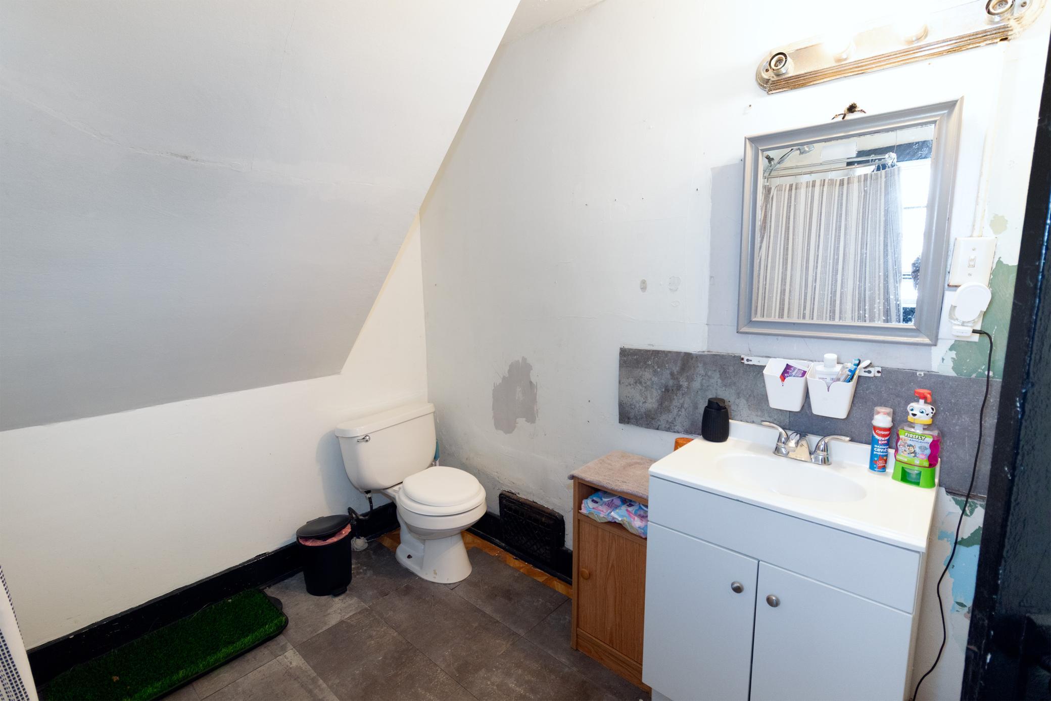 825Clark-BATH-1-2.JPEG