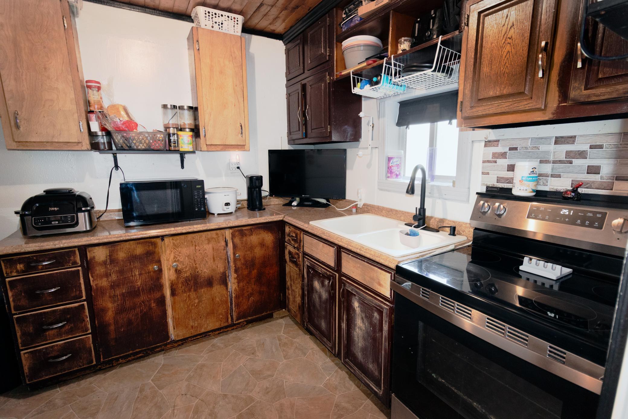 825Clark-KITCH-1-2.JPEG