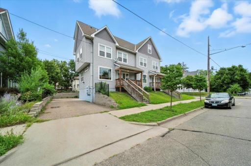 Small Townhome Community in the Heart of Lyn Lake