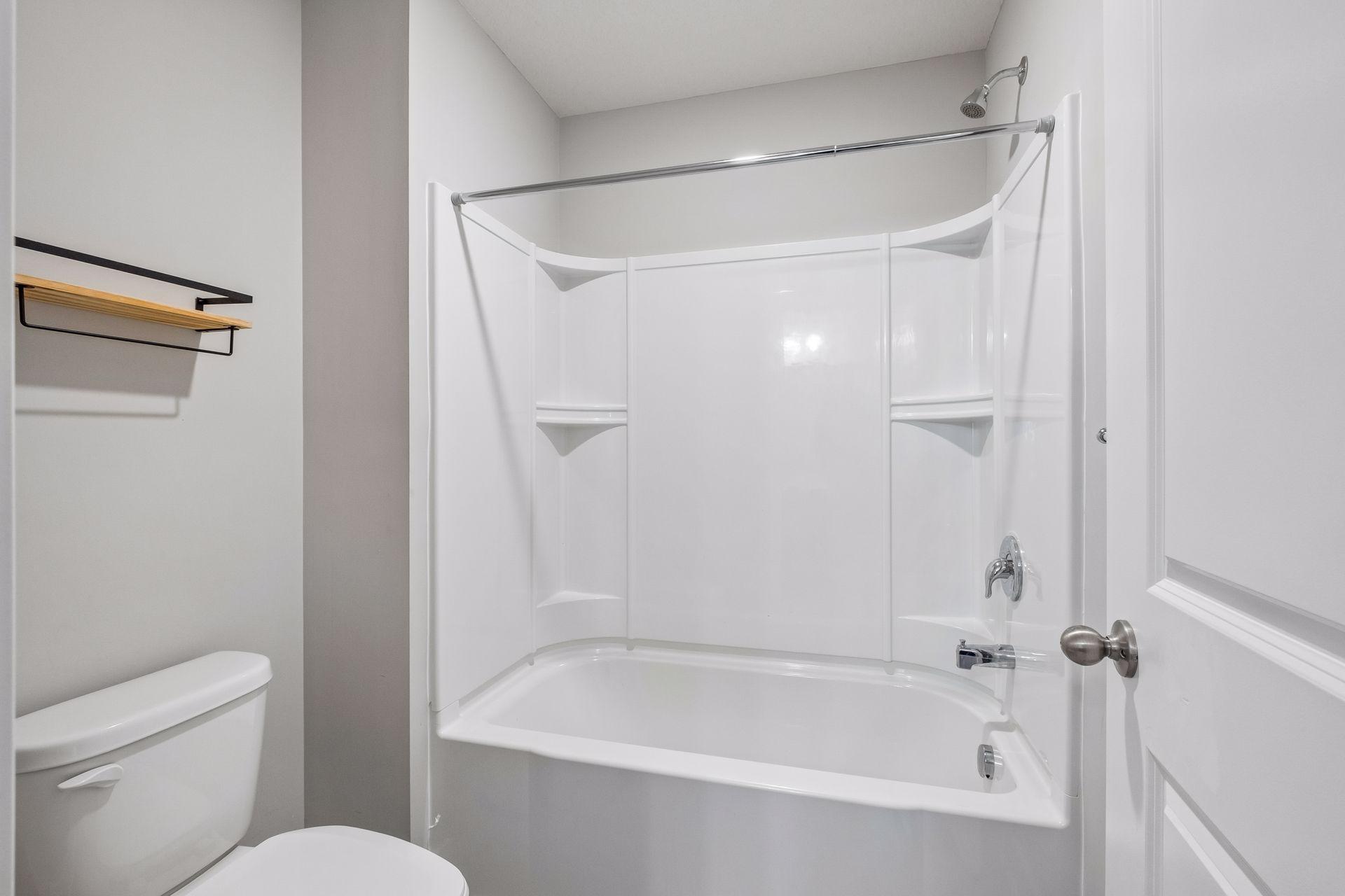 Jack and Jill Full Bath