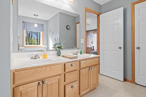 629 Sutherland Drive, Woodbury, MN 55129