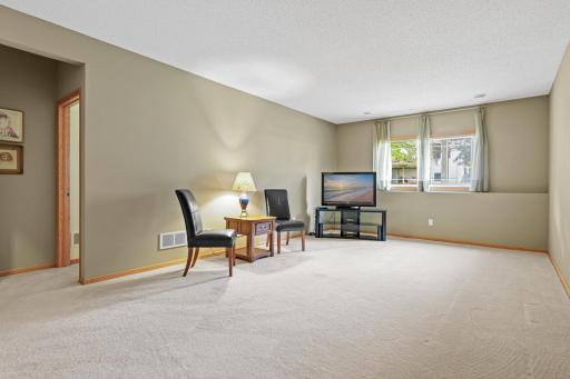 629 Sutherland Drive, Woodbury, MN 55129