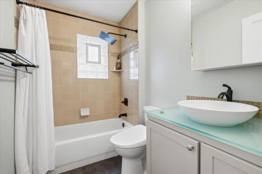 1264 Hoyt Avenue W, Saint Paul, MN 55108