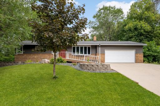 11004 Oak Knoll Terrace, Minnetonka, MN 55305