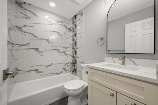 11004 Oak Knoll Terrace, Minnetonka, MN 55305