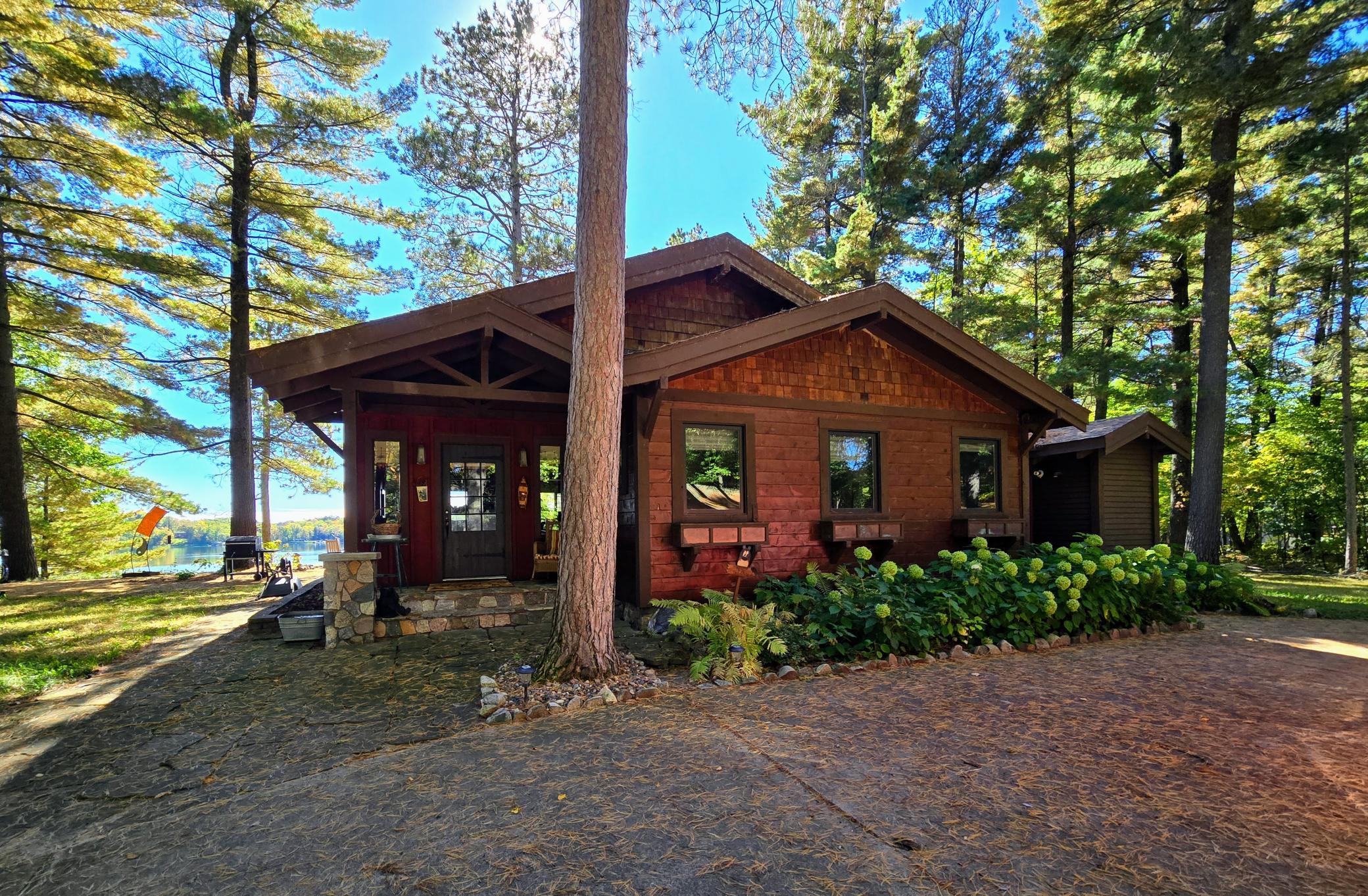 Gorgeous Lake Cabin