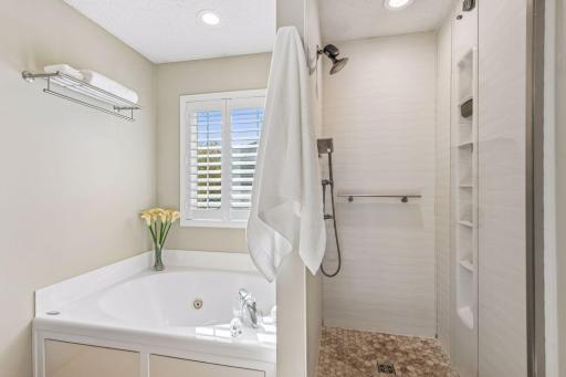 9780 Cupola Lane, Eden Prairie, MN 55347