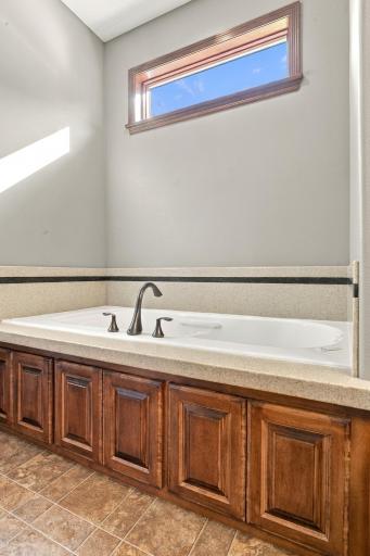 3823 43rd Avenue S, Moorhead, MN 56560