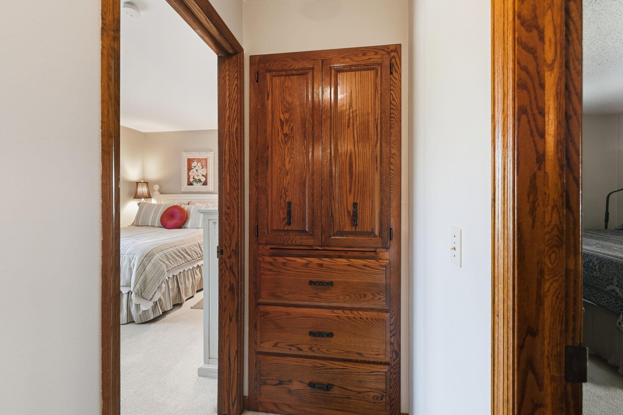 Linen cabinet