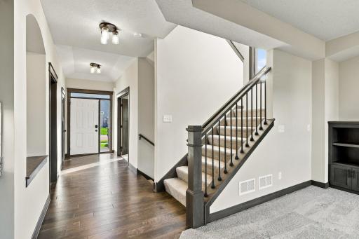 8212 198th Street W, Lakeville, MN 55044