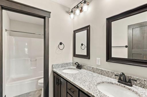 8212 198th Street W, Lakeville, MN 55044