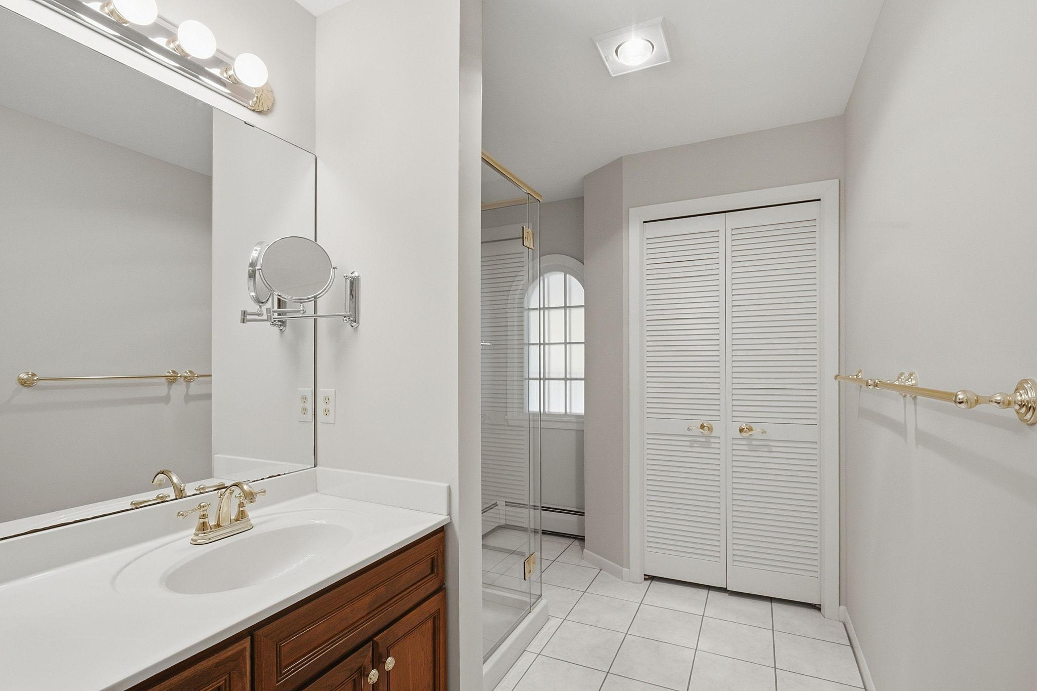 Linen closet for storage in the primary bath