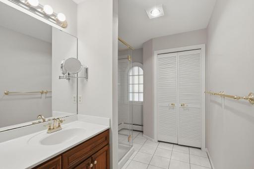 Linen closet for storage in the primary bath