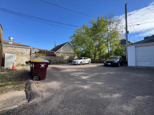 1050 Selby Avenue, Saint Paul, MN 55104