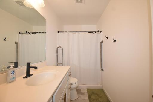 2587 72nd Avenue S, Fargo, ND 58104