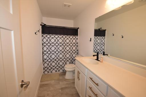 2587 72nd Avenue S, Fargo, ND 58104