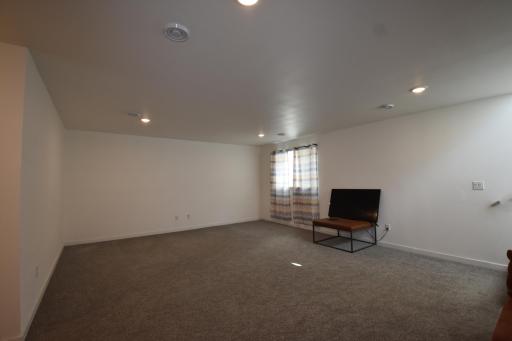 2587 72nd Avenue S, Fargo, ND 58104