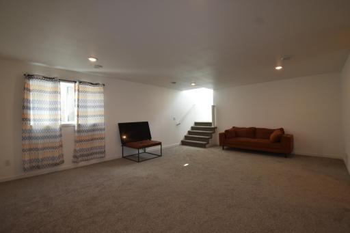 2587 72nd Avenue S, Fargo, ND 58104