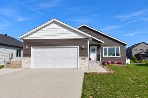 2587 72nd Avenue S, Fargo, ND 58104