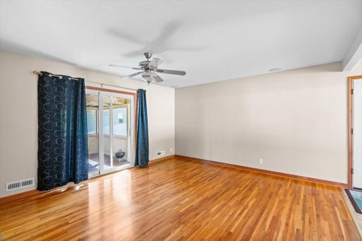 1086 Lowell Drive, Apple Valley, MN 55124