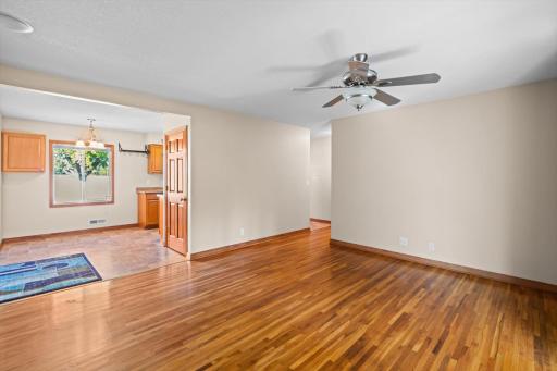 1086 Lowell Drive, Apple Valley, MN 55124